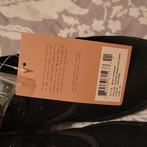 Toms - Picture 6 of 6